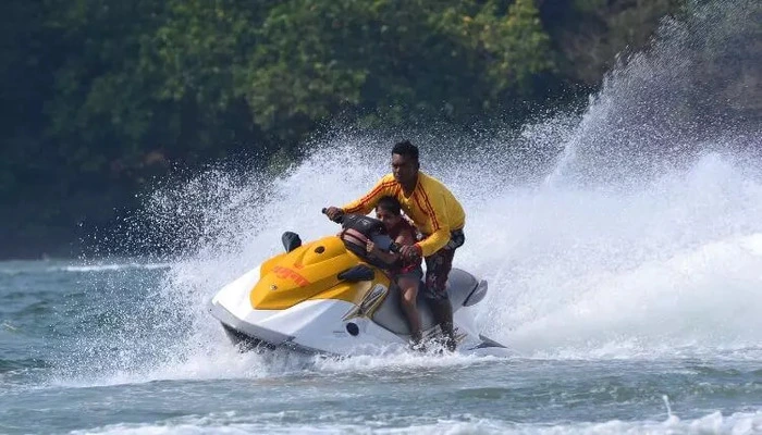 jet skiing